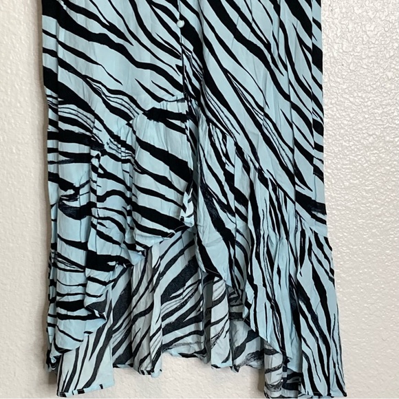 Leith Blue Slash Tulip Hem V-Neck Puffy Sleeves Smoked Back Midi Dress Size L - Picture 3 of 12